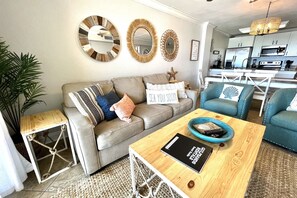 Condo, 3 Bedrooms | Living area