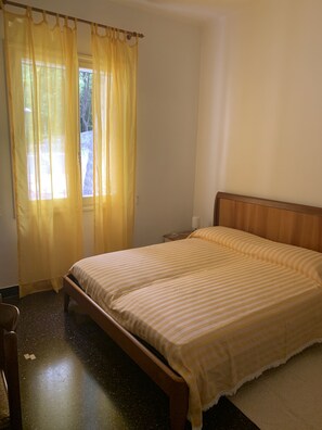 2 bedrooms, iron/ironing board, bed sheets - My room close to the sea (Arenzano)