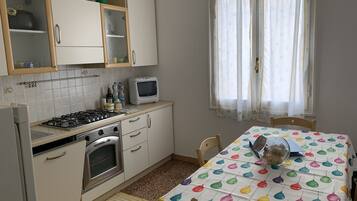 Frigorifero, microonde, forno, lavastoviglie