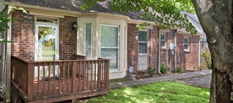 3 Bedroom house close to downtown and the airport with an amazing deck.