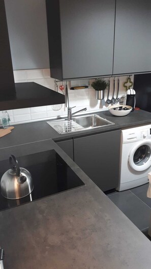 Fridge, microwave, stovetop, electric kettle