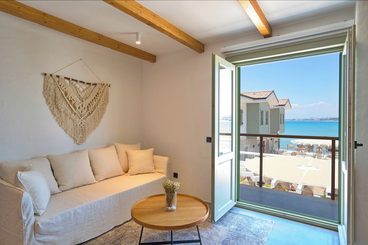 Romantic Room, 1 Queen Bed, Sea View | Beach/ocean view