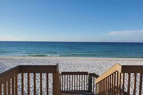 Renovated Studio condo with partial view of beach dunes-Beach Service included