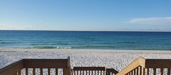 Renovated Studio condo with partial view of beach dunes-Beach Service included