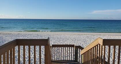 Renovated Studio condo with partial view of beach dunes-Beach Service included