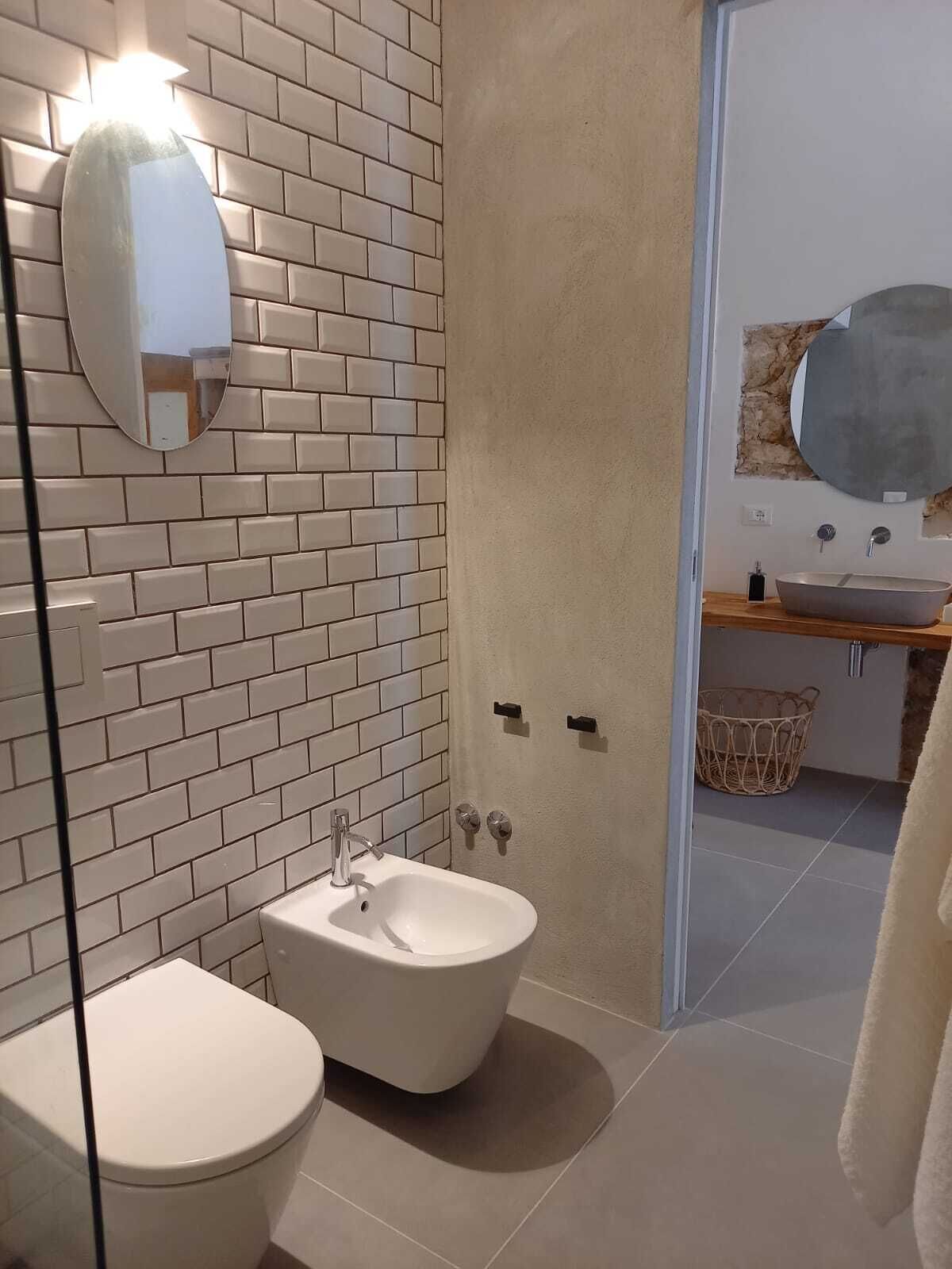 Dusche, Haartrockner, Bidet, Handtücher