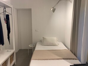 2 bedrooms, iron/ironing board, travel cot, free WiFi