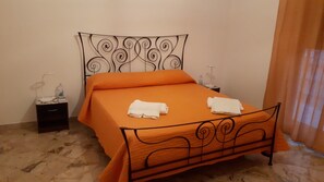 3 Schlafzimmer, Reisekinderbett, Bettwäsche