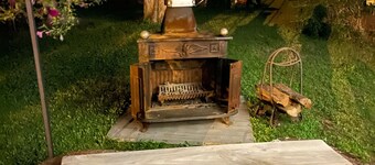 Enchanting cottage in private lake community