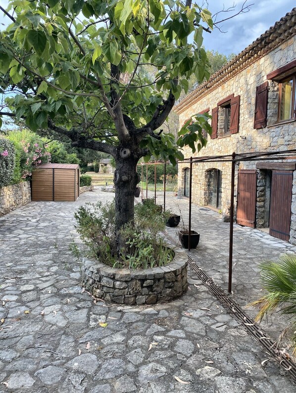 Enceinte de l’hébergement