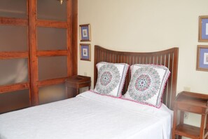 4 chambres, fer et planche à repasser, draps fournis