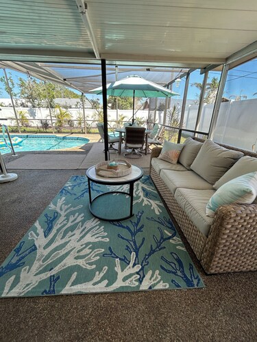 Barefoot Dreams 2 Bed 2 Bath Private Pool Home - Fenced In Yard -10 min to beach