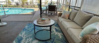 Barefoot Dreams 2 Bed 2 Bath Private Pool Home - Fenced In Yard -10 min to beach