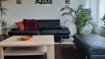 Fernseher, Bücher, Stereoanlage