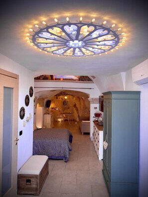 4 bedrooms, in-room safe, iron/ironing board, travel cot