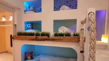 Cottage | 2 bedrooms, iron/ironing board, free WiFi, bed sheets