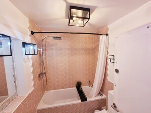 Cottage | Bathroom