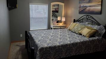 3 habitaciones, tabla de planchar con plancha y cuna de viaje