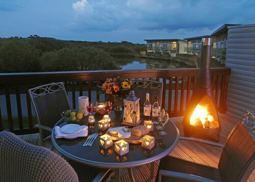 SandPipers Luxury lodge with 2 ensuites a private Hot Tub & Sauna & BBQ terrace