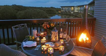 SandPipers Luxury lodge with 2 ensuites a private Hot Tub & Sauna & BBQ terrace
