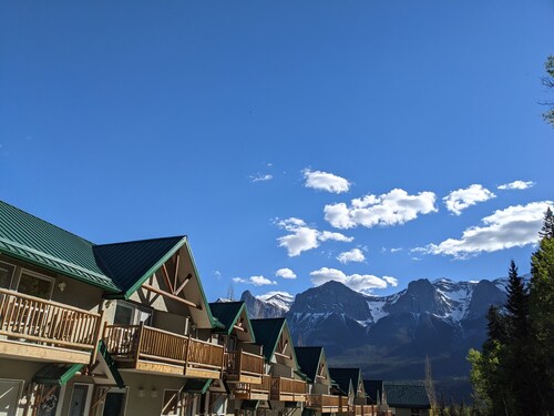 ❤Mountain Chalet on the Very Edge of Banff Forests
