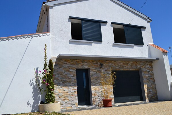 Exterior - Maison Confortable et Spacieuse (LA ROCHELLE)