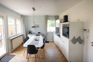 Kühlschrank, Ofen, Herdplatte, Geschirrspüler