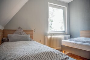 5 bedrooms, WiFi, bed sheets