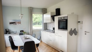 Kaffetrakter/tekoker, kjøleskap, ovn og kokeplater