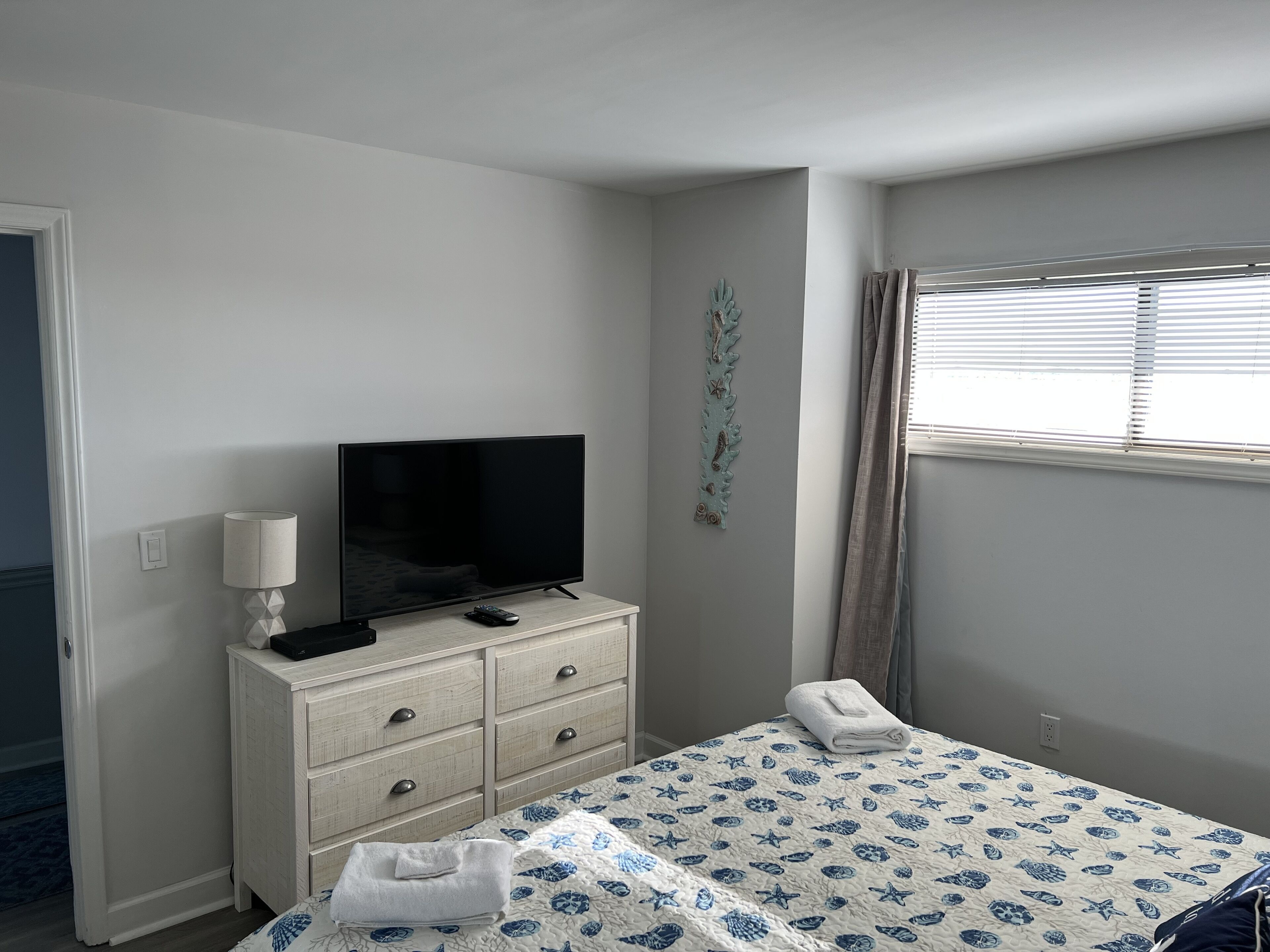 1 bedroom, desk, free wifi, bed sheets