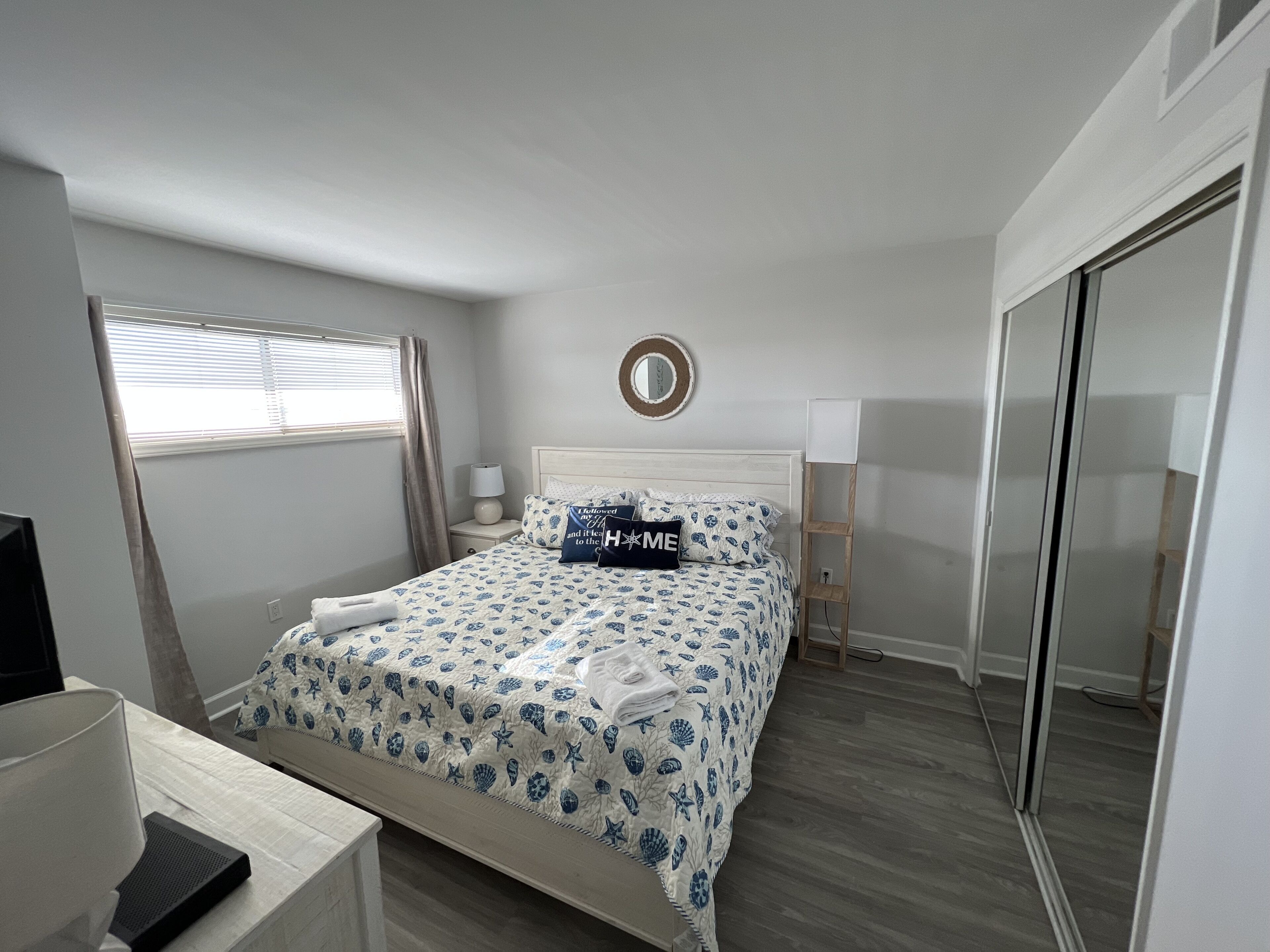 1 bedroom, desk, free wifi, bed sheets