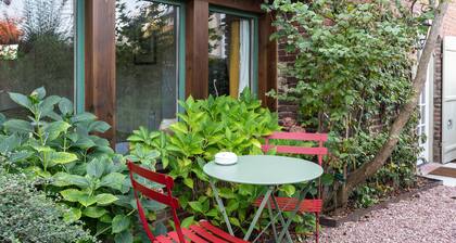 Le Cottage de La Maison Saint Léonard | Lovely Shared Garden in the Heart o