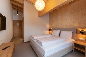4 bedrooms, in-room safe, travel crib, free WiFi - Gipfel Apart (Kappl)