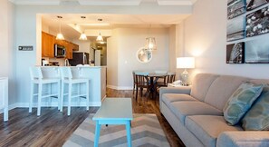 Enjoy a comfortable stay in this cozy living space with a dining area, sofa, and kitchen.