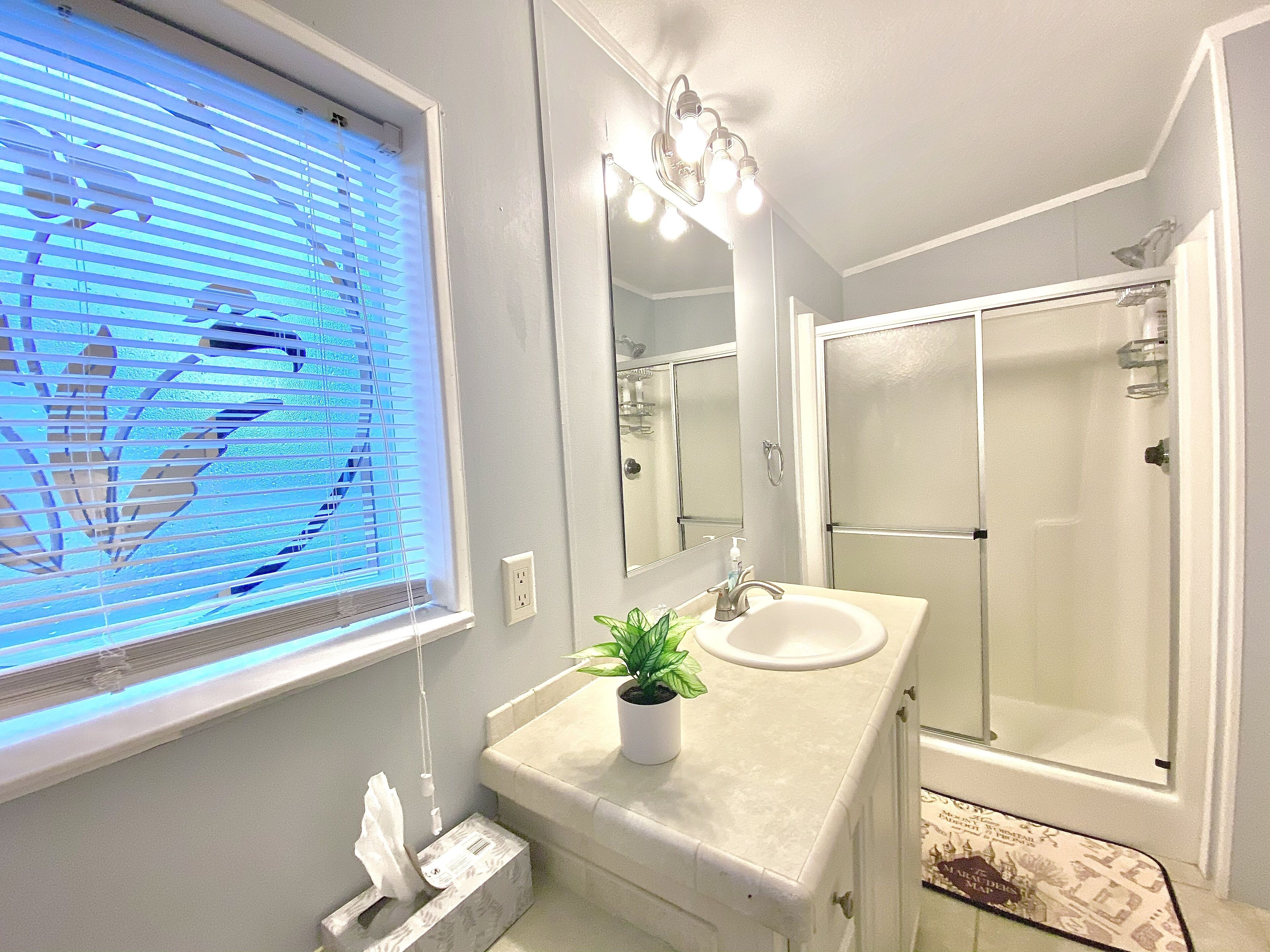 Combined shower/bathtub, towels, soap, shampoo