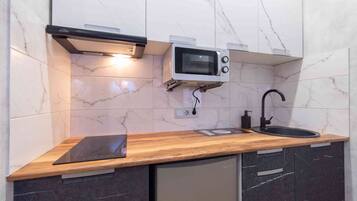 Apartment | Eigene Küche | Kühlschrank, Mikrowelle, Herdplatte, Hochstuhl