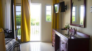 Comfort Double Room | 1 bedroom, iron/ironing board, free WiFi, bed sheets