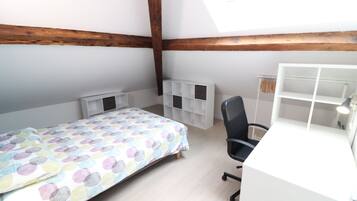 3 slaapkamers, een bureau, gratis wifi, beddengoed