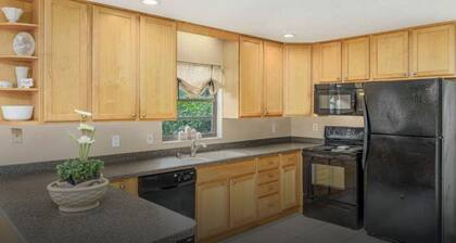 Pool home close to the beach