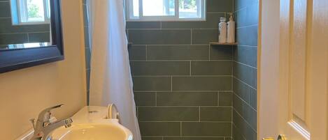 Douche, serviettes fournies