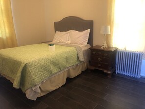 4 bedrooms, desk, free WiFi, bed sheets