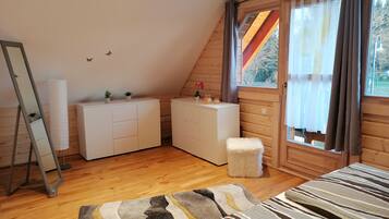 2 bedrooms, iron/ironing board, travel cot, WiFi