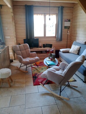 TV, books, music library, stereo