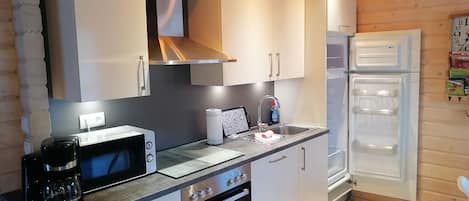 Geladeira, micro-ondas, fogão, cooktop