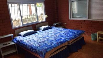 5 bedrooms, free WiFi, bed sheets
