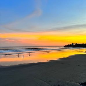 Accommodatie ligt op het strand, ligstoelen