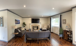 TV - Near Beaches, Parks, Aquarium, Wharf, Pebble Bch,Pacific Grove & Carmel (Monterey)