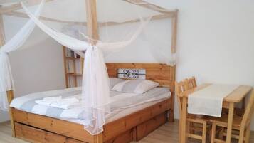 1 bedroom, iron/ironing board, free WiFi