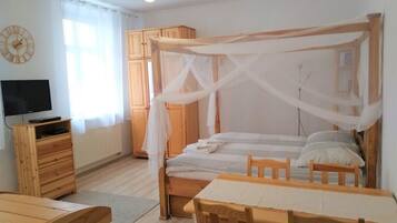 1 bedroom, iron/ironing board, free WiFi