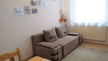 Smart-TV, DVD-spiller, bøker og filmbibliotek